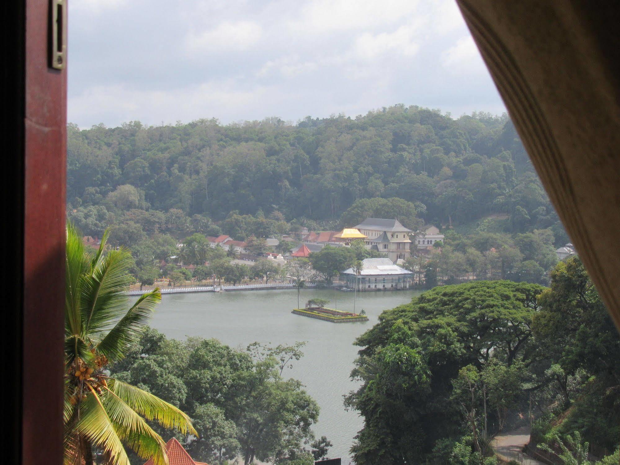 Ceyloni Lake Residency Kandy Exteriér fotografie
