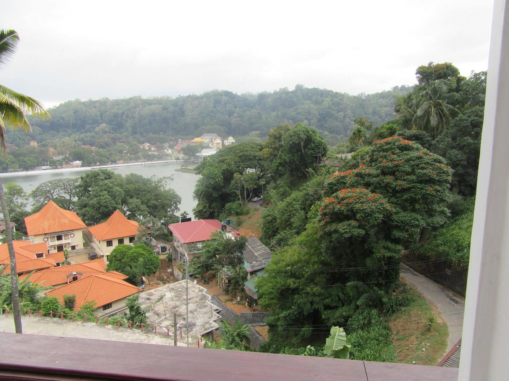 Ceyloni Lake Residency Kandy Exteriér fotografie